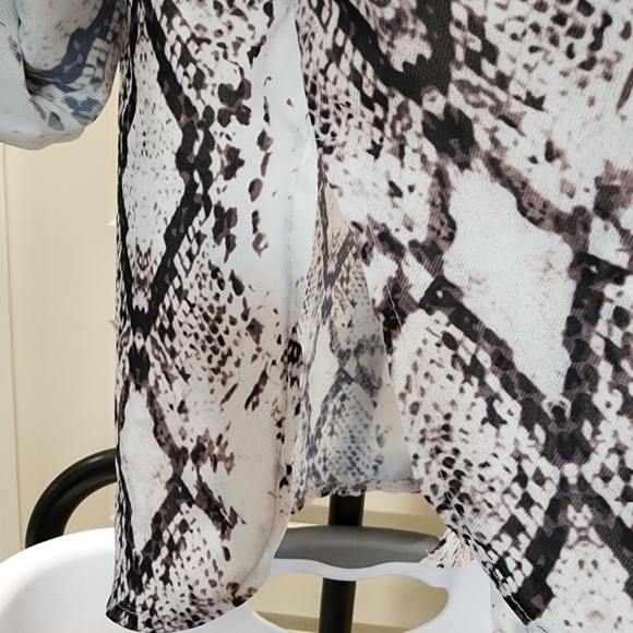 stylish Women Button Down Snake Print 3/4 Tab Sleeve Tunic Blouse - Picture 3 of 7